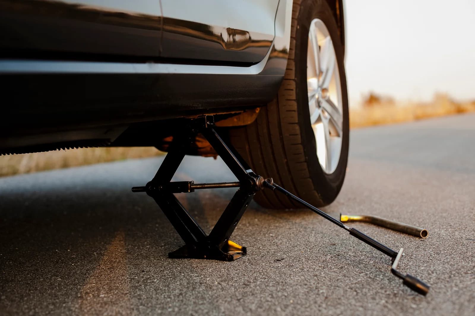 24/7 Flat-Tire Assistance & Replacement